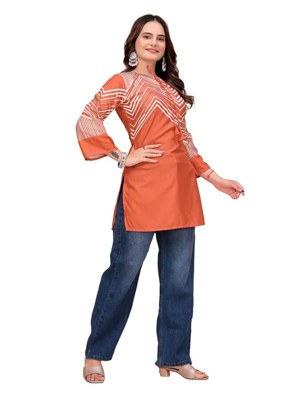 Cotton_Rayon_Chevron_Print_Short_Kurti_With_Tie_Up_Neck