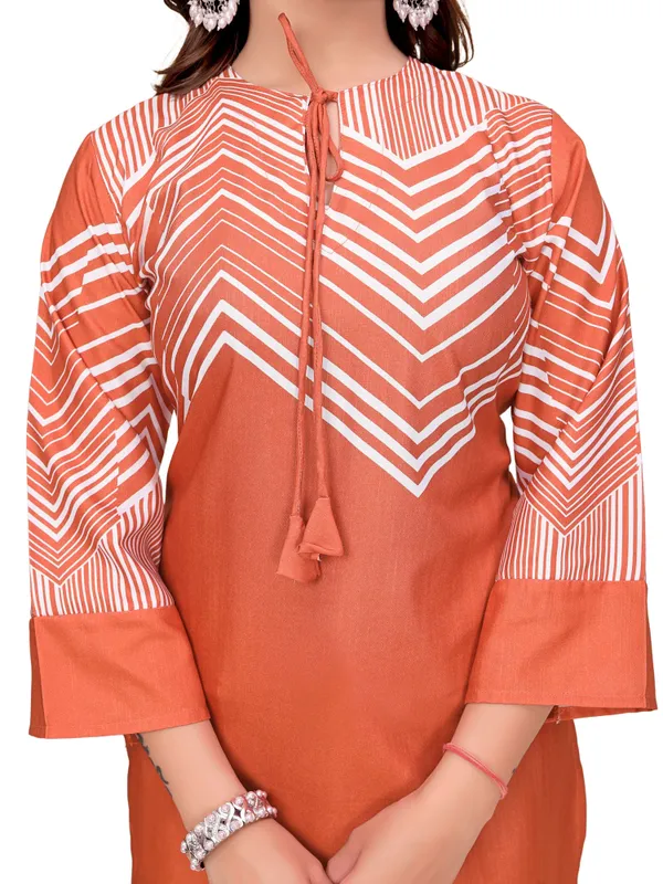 Cotton_Rayon_Chevron_Print_Short_Kurti_With_Tie_Up_Neck