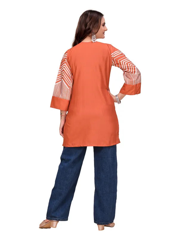 Cotton_Rayon_Chevron_Print_Short_Kurti_With_Tie_Up_Neck