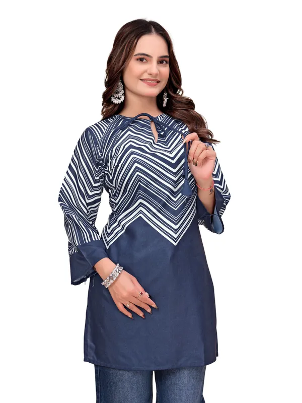 Cotton_Rayon_Chevron_Print_Short_Kurti_With_Tie_Up_Neck