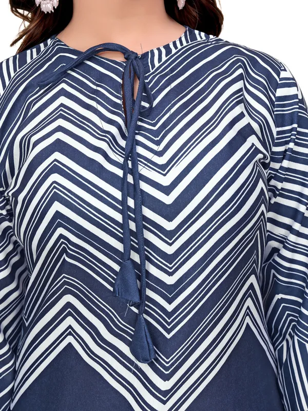 Cotton_Rayon_Chevron_Print_Short_Kurti_With_Tie_Up_Neck