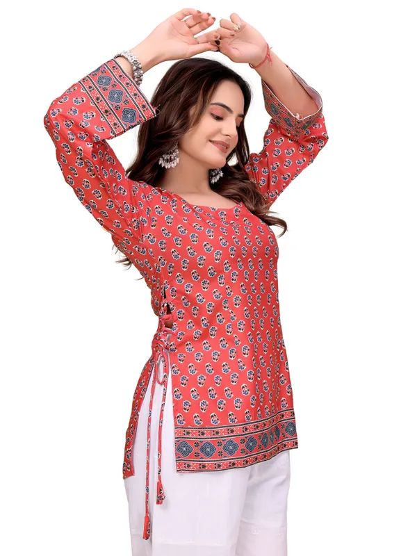 Cotton_Rayon_Floral_Butti_Print_Short_Kurti_With_Side_Tie_Up