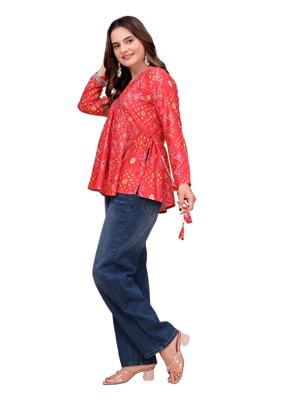 Cotton_Rayon_Bandhani_Print_V_Neck_Peplum_Short_Kurti