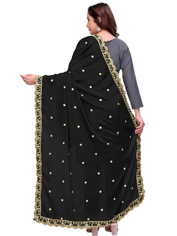Chinon_Sequin_Embroidered_Dupatta_With_Scalloped_Floral_Border_Black