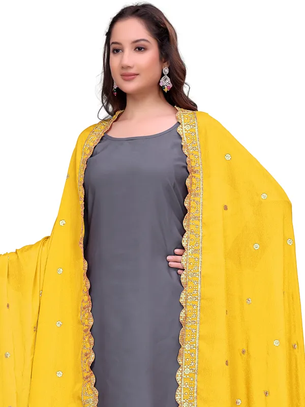 Chinon_Sequin_Embroidered_Dupatta_With_Scalloped_Floral_Border_Yellow
