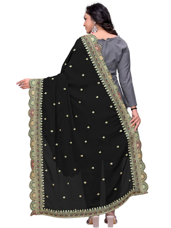 Chinon_Thread_Work_Dupatta_With_Multicolour_Scalloped_Border_Black