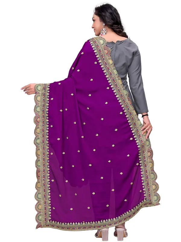 Chinon_Thread_Work_Dupatta_With_Multicolour_Scalloped_Border_Wine
