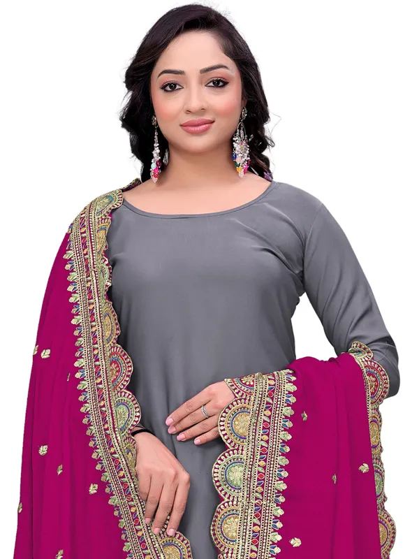 Chinon_Thread_Work_Dupatta_With_Multicolour_Scalloped_Border_Pink