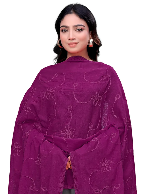 Cotton_Embroidered_Dupatta_With_Floral_Jaal_Lace_Border_Wine