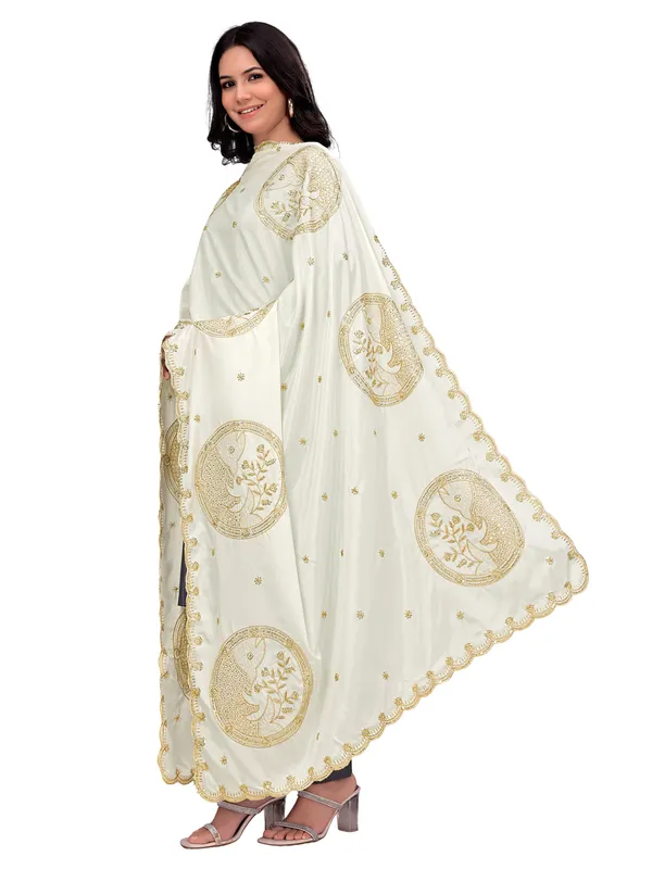Crepe_Art_Silk_Dupatta_With_Zari_Embroidered_Fish_Motifs_White