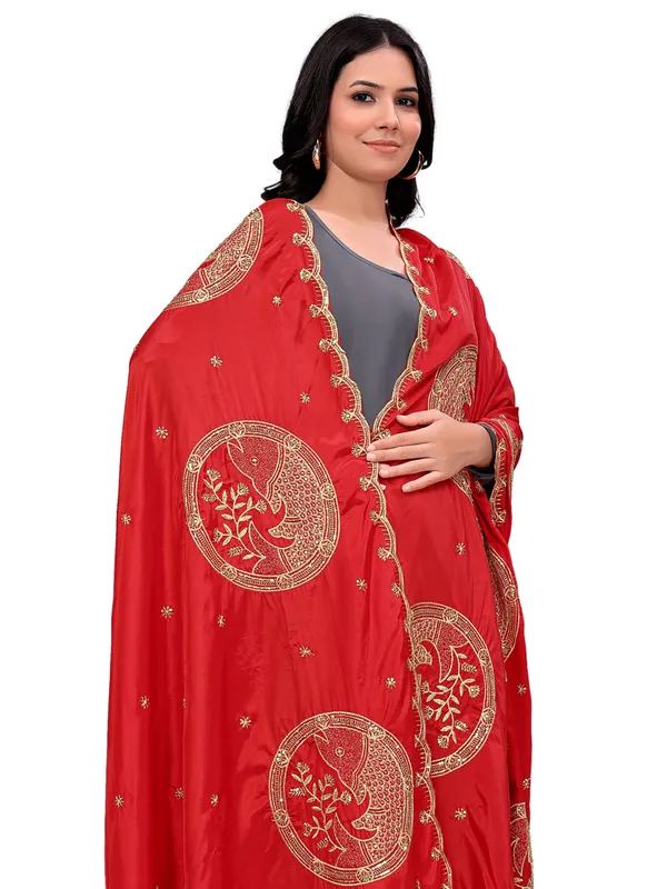 Crepe_Art_Silk_Dupatta_With_Zari_Embroidered_Fish_Motifs_Red