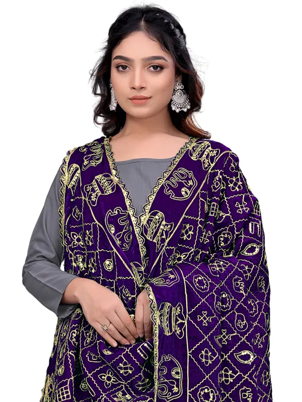 Art_Silk_Embroidered_Dupatta_With_Elephant_Kalash_Motifs_Navy_Blue