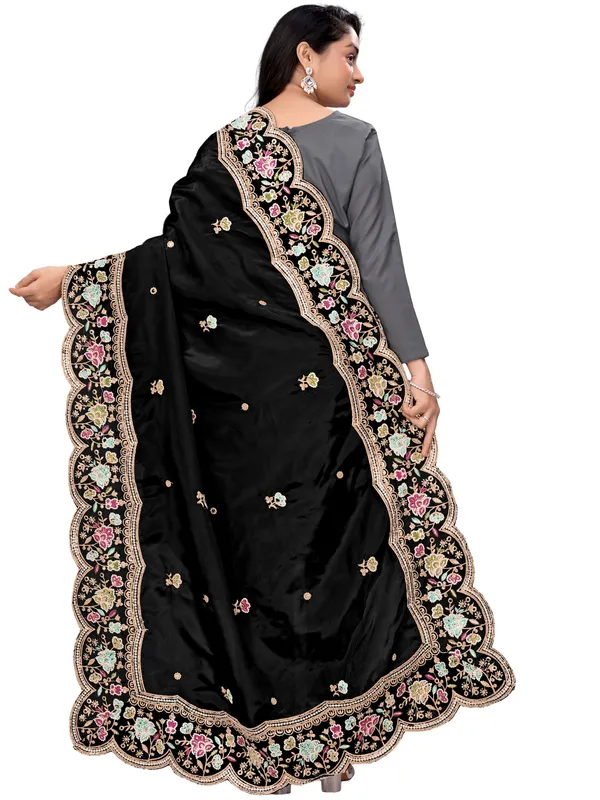 Embroidered_Art_Silk_Dupatta_With_Scalloped_Cutwork_Border_Black