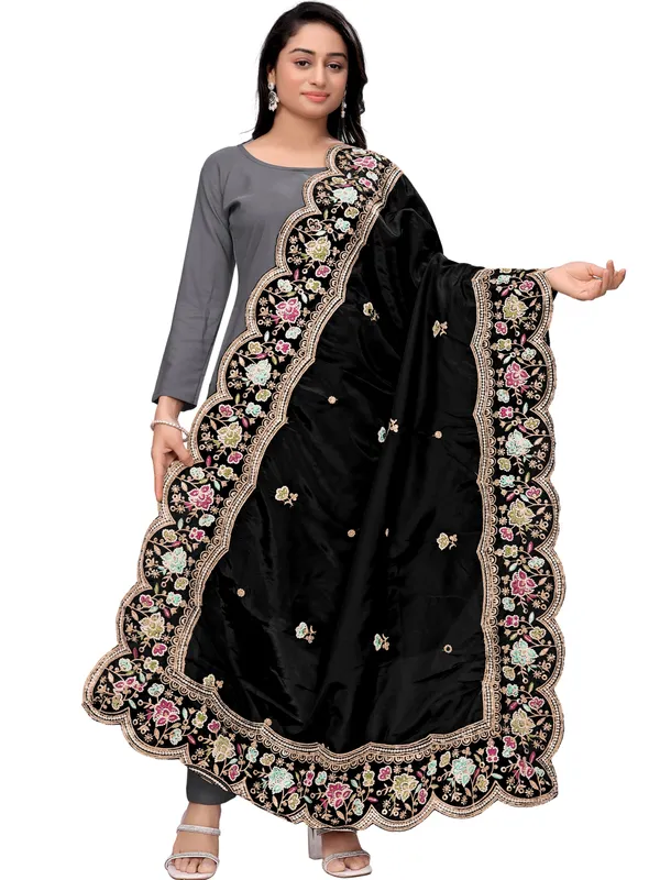 Embroidered_Art_Silk_Dupatta_With_Scalloped_Cutwork_Border_Black