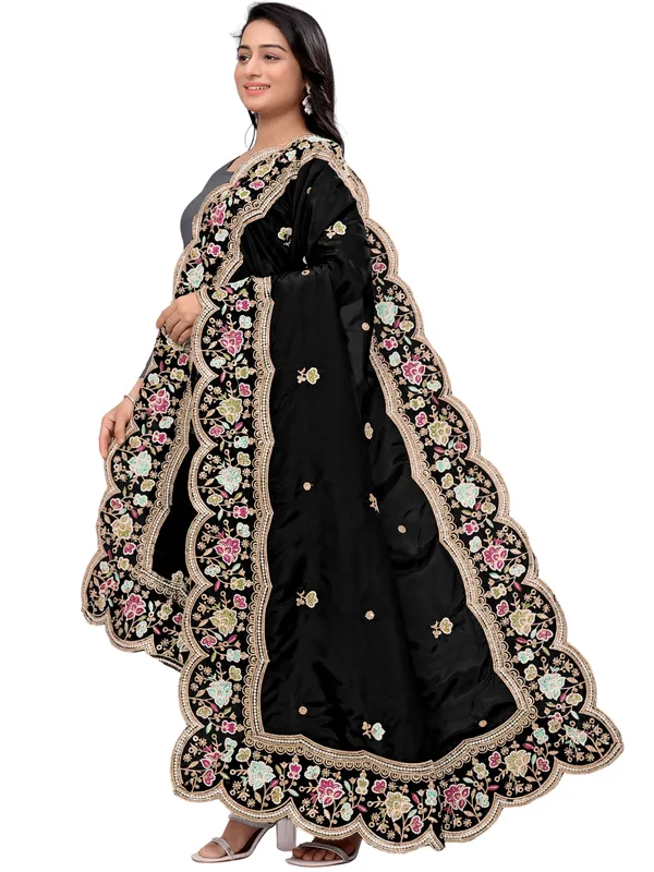 Embroidered_Art_Silk_Dupatta_With_Scalloped_Cutwork_Border_Black