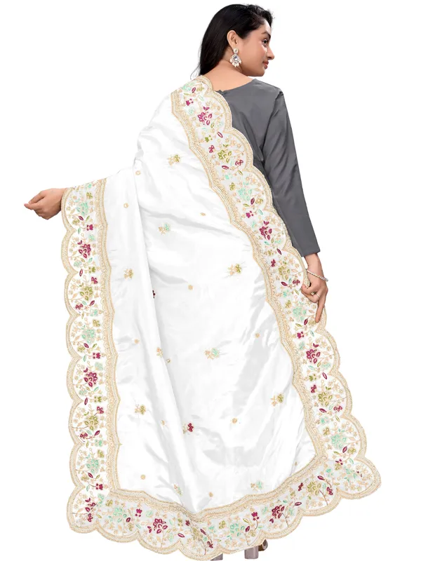 Embroidered_Art_Silk_Dupatta_With_Scalloped_Cutwork_Border_White