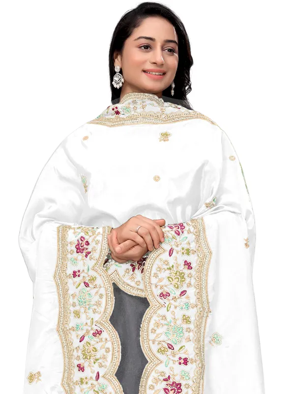 Embroidered_Art_Silk_Dupatta_With_Scalloped_Cutwork_Border_White