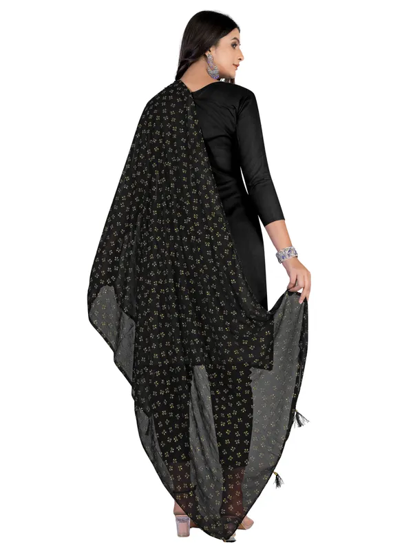 Chiffon_Dupatta_With_Golden_Foil_Print_Tassel_Latkans_Black