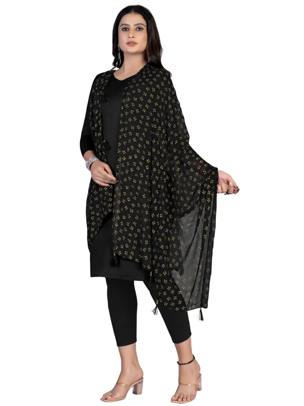 Chiffon_Dupatta_With_Golden_Foil_Print_Tassel_Latkans_Black
