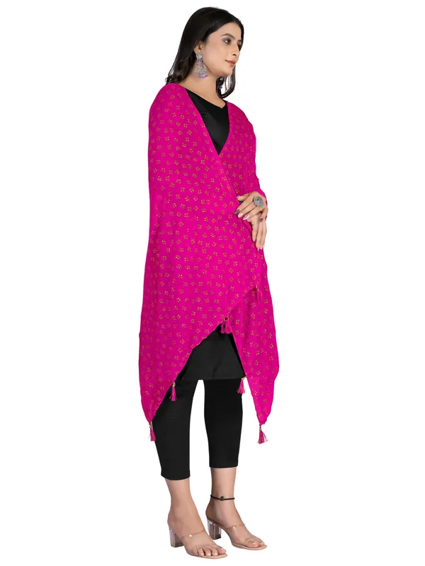 Chiffon_Dupatta_With_Golden_Foil_Print_Tassel_Latkans_Pink