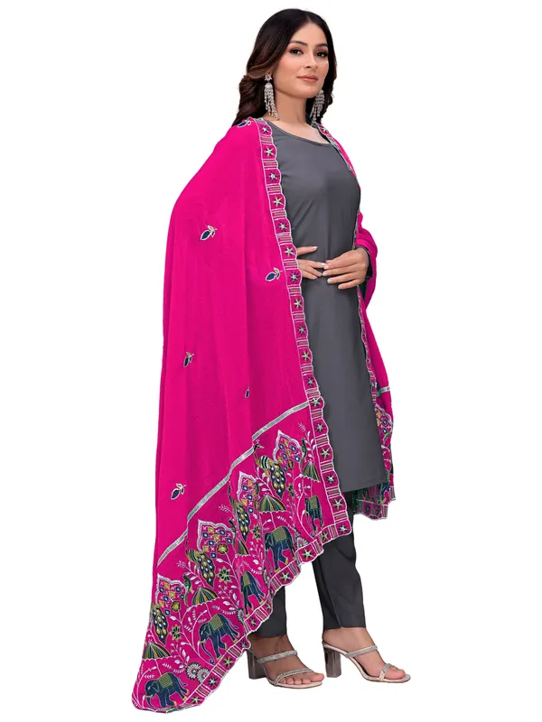 Embroidered_Viscose_Dupatta_With_Elephant_Peacock_Pallu_Pink