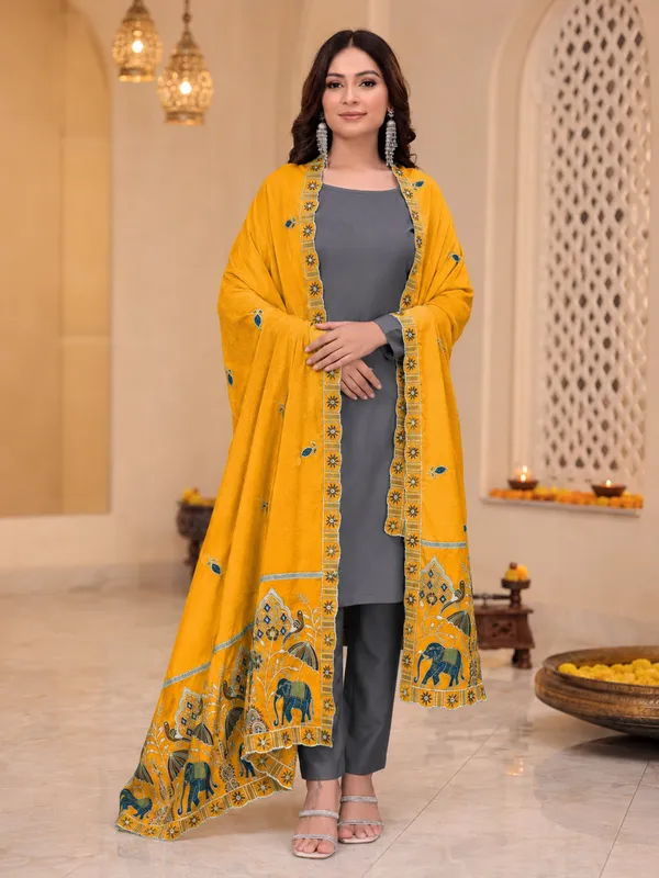 Embroidered_Viscose_Dupatta_With_Elephant_Peacock_Pallu_Mustard_Yellow