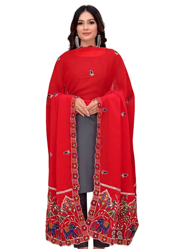Embroidered_Viscose_Dupatta_With_Elephant_Peacock_Pallu_Red