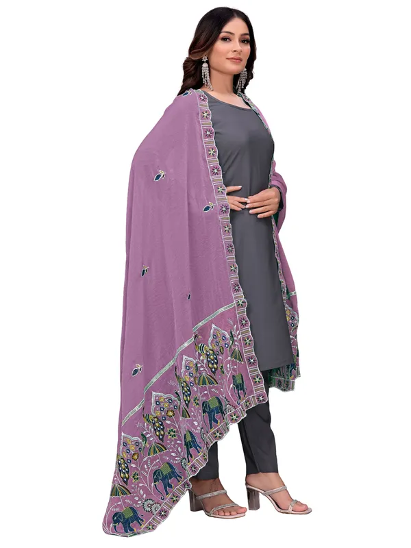 Embroidered_Viscose_Dupatta_With_Elephant_Peacock_Pallu_Onion_Pink