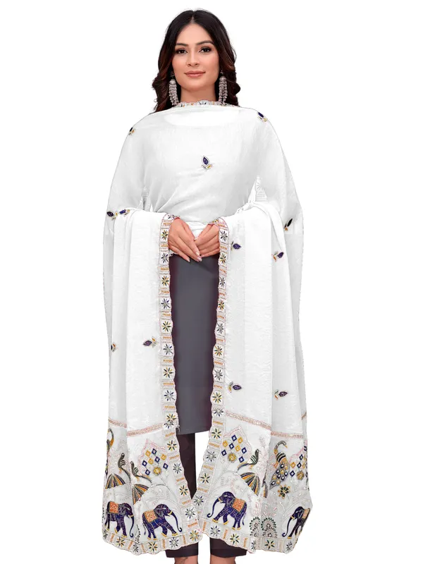 Embroidered_Viscose_Dupatta_With_Elephant_Peacock_Pallu_White