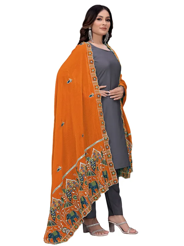 Embroidered_Viscose_Dupatta_With_Elephant_Peacock_Pallu_Rust