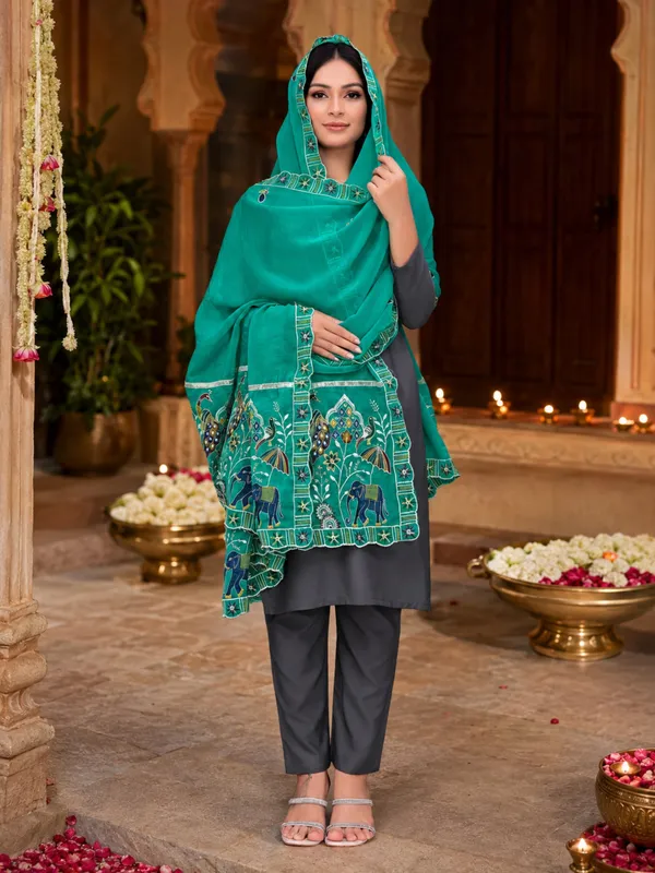 Embroidered_Viscose_Dupatta_With_Elephant_Peacock_Pallu_Rama_Green