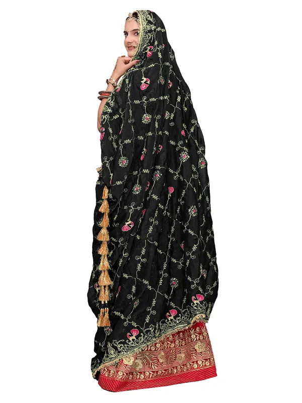 Zari_Embroidered_Art_Silk_Odhni_Dupatta_With_Peacock_Jaal_Black