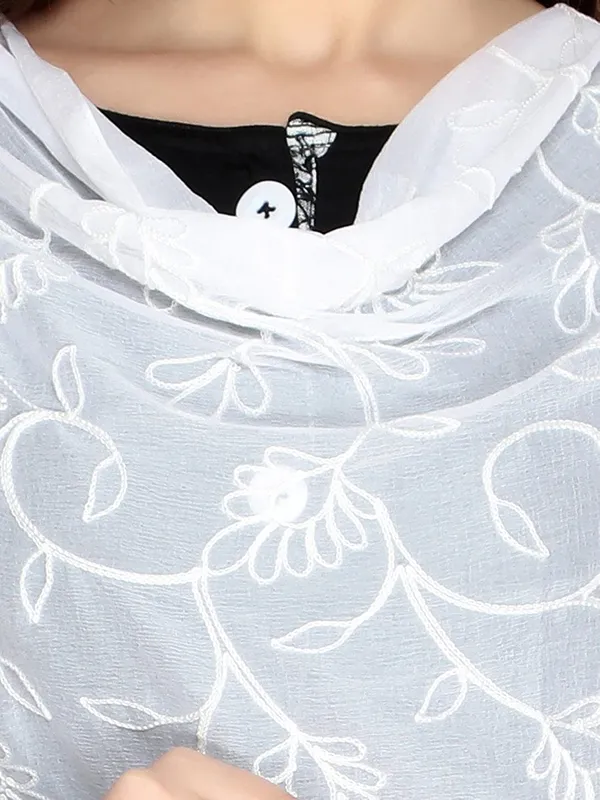Embroidered_Chiffon_Dupatta_With_Floral_Jaal_Lace_Border_White