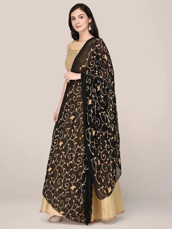 Embroidered_Chiffon_Dupatta_With_Floral_Jaal_Lace_Border_White_Black