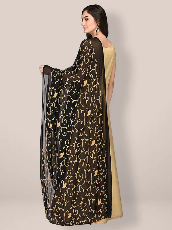 Embroidered_Chiffon_Dupatta_With_Floral_Jaal_Lace_Border_White_Black
