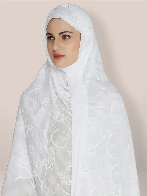 Embroidered_Chiffon_Dupatta_With_Floral_Jaal_Lace_Border_Black_Red
