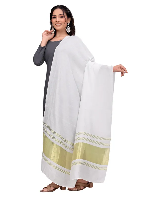 Lagdi_Patta_Dupatta_In_Silk_Blend_With_Golden_Zari_Border_White