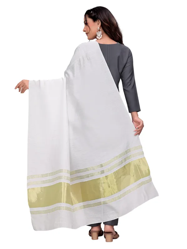 Lagdi_Patta_Dupatta_In_Silk_Blend_With_Golden_Zari_Border_White