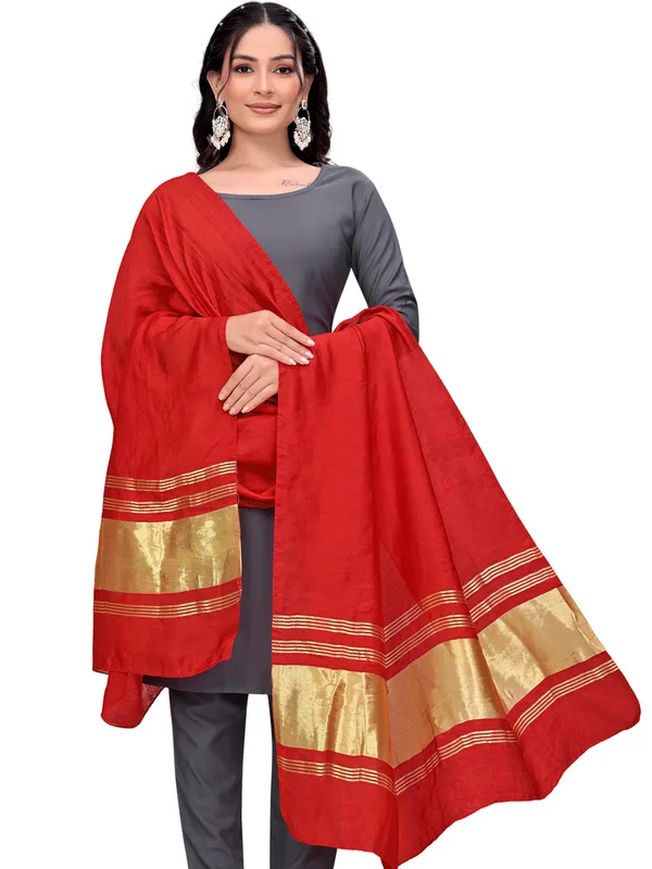 Lagdi_Patta_Dupatta_In_Silk_Blend_With_Golden_Zari_Border_Red