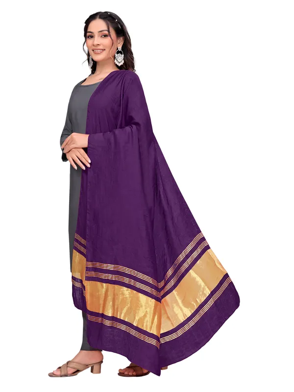 Lagdi_Patta_Dupatta_In_Silk_Blend_With_Golden_Zari_Border_Wine