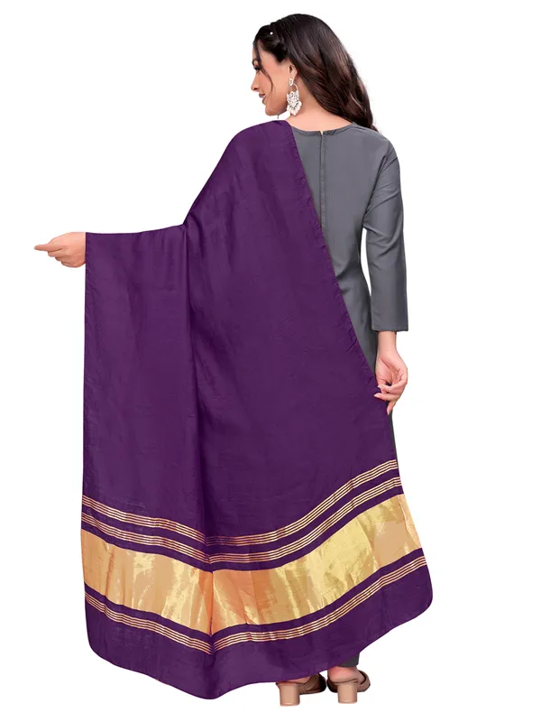 Lagdi_Patta_Dupatta_In_Silk_Blend_With_Golden_Zari_Border_Wine