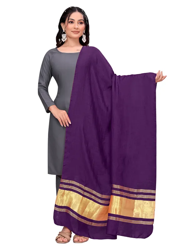 Lagdi_Patta_Dupatta_In_Silk_Blend_With_Golden_Zari_Border_Wine