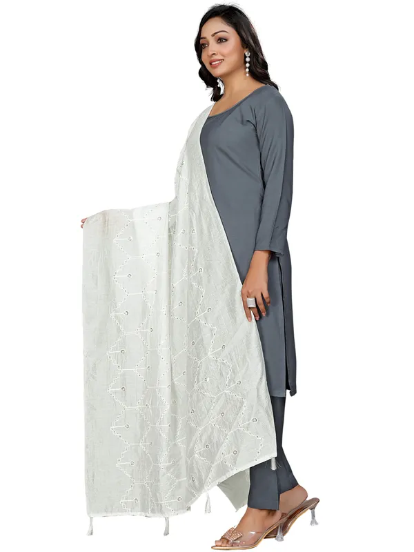Chanderi_Zigzag_Embroidery_Dupatta_With_Sequins_Tassels_White