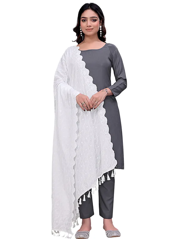 Cotton_Schiffli_Dupatta_With_Scalloped_Border_Tassels_White