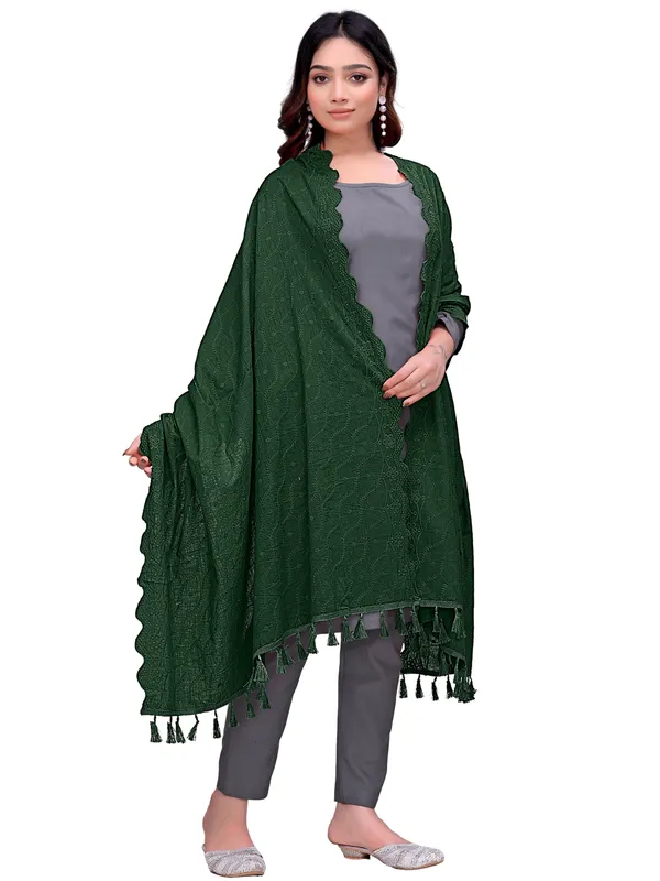 Cotton_Schiffli_Dupatta_With_Scalloped_Border_Tassels_Green