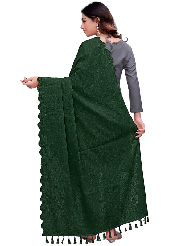 Cotton_Schiffli_Dupatta_With_Scalloped_Border_Tassels_Green