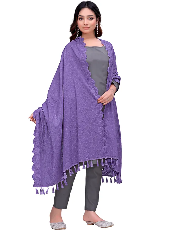 Cotton_Schiffli_Dupatta_With_Scalloped_Border_Tassels_Lavender