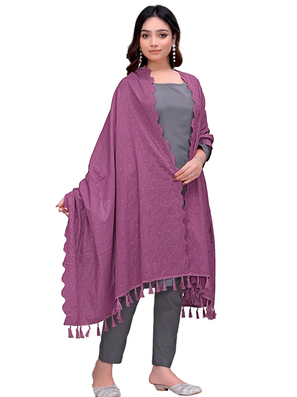 Cotton_Schiffli_Dupatta_With_Scalloped_Border_Tassels_Onion_Pink