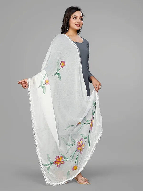 Nazmin_Hand_Painted_Floral_Dupatta_With_Lace_Border_White