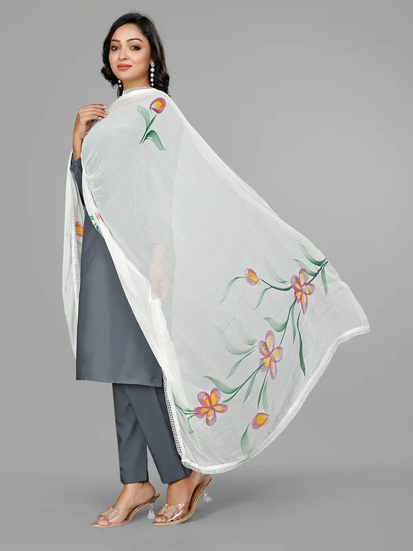 Nazmin_Hand_Painted_Floral_Dupatta_With_Lace_Border_White
